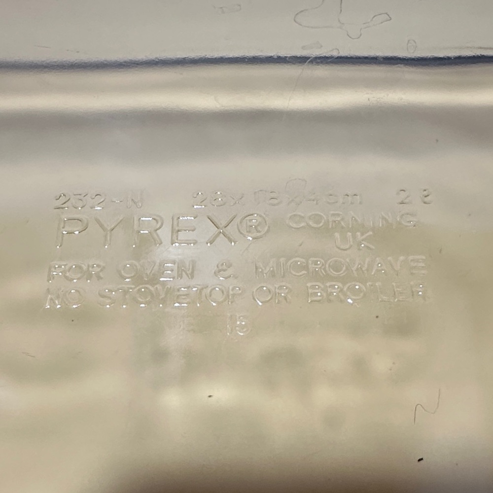 Vintage Pyrex Rectangular Amber Glass Baking Dish 232-N w/ Wicker Basket Carrier - Picture 13 of 13